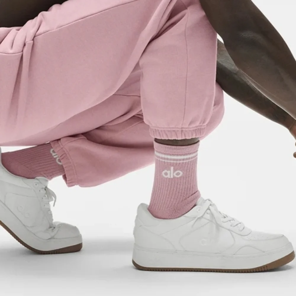 NWT-ALO Yoga Unisex Half-Crew Sock - Pink - Picture 3 of 4